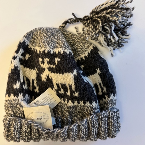 Wool handmade Cap and Stockings - Picture 2 of 5